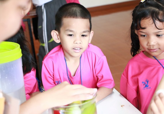 ภาพกิจกรรม คณะวิทยาศาสตร์และเทคโนโลยี จัดกิจกรรมค่ายวิทยาศาสตร์โรงเรียนสาธิตฯ ระดับชั้นอนุบาล