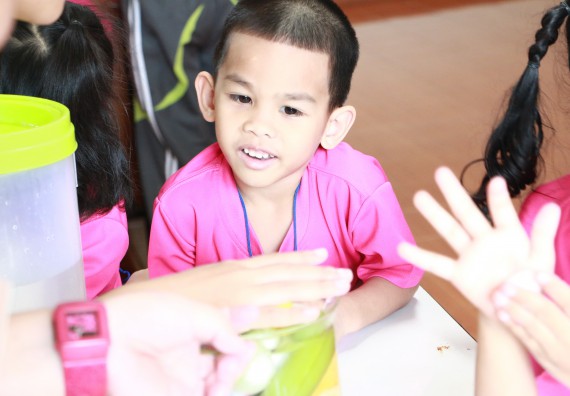 ภาพกิจกรรม คณะวิทยาศาสตร์และเทคโนโลยี จัดกิจกรรมค่ายวิทยาศาสตร์โรงเรียนสาธิตฯ ระดับชั้นอนุบาล