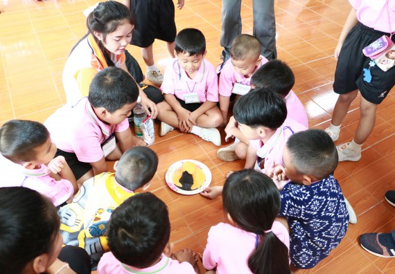 ภาพกิจกรรม คณะวิทยาศาสตร์และเทคโนโลยี จัดกิจกรรมค่ายวิทยาศาสตร์โรงเรียนสาธิตฯ ระดับชั้นอนุบาล