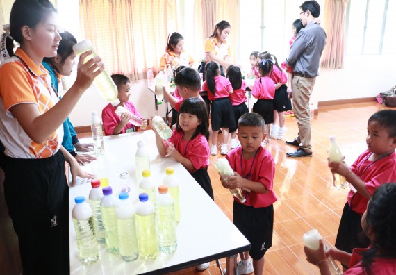 ภาพกิจกรรม คณะวิทยาศาสตร์และเทคโนโลยี จัดกิจกรรมค่ายวิทยาศาสตร์โรงเรียนสาธิตฯ ระดับชั้นอนุบาล