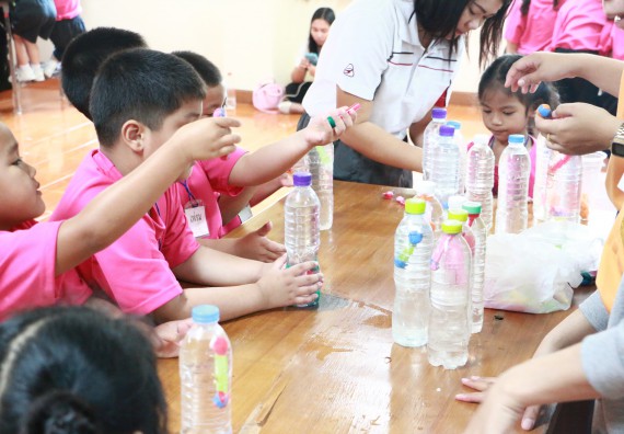 ภาพกิจกรรม คณะวิทยาศาสตร์และเทคโนโลยี จัดกิจกรรมค่ายวิทยาศาสตร์โรงเรียนสาธิตฯ ระดับชั้นอนุบาล