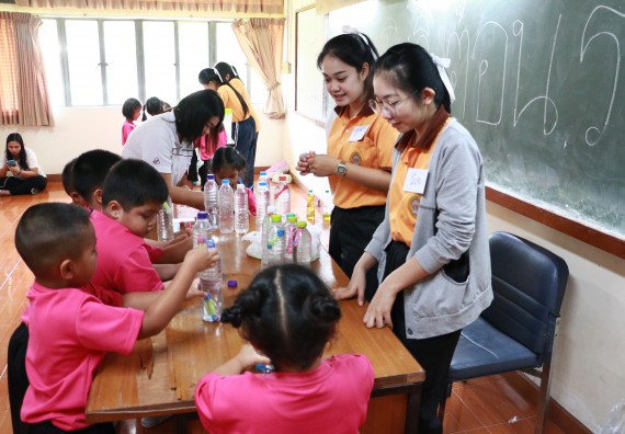 ภาพกิจกรรม คณะวิทยาศาสตร์และเทคโนโลยี จัดกิจกรรมค่ายวิทยาศาสตร์โรงเรียนสาธิตฯ ระดับชั้นอนุบาล