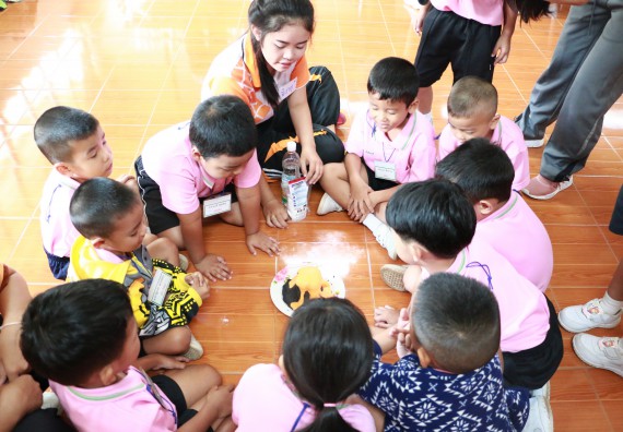ภาพกิจกรรม คณะวิทยาศาสตร์และเทคโนโลยี จัดกิจกรรมค่ายวิทยาศาสตร์โรงเรียนสาธิตฯ ระดับชั้นอนุบาล