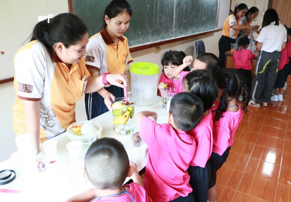 ภาพกิจกรรม คณะวิทยาศาสตร์และเทคโนโลยี จัดกิจกรรมค่ายวิทยาศาสตร์โรงเรียนสาธิตฯ ระดับชั้นอนุบาล