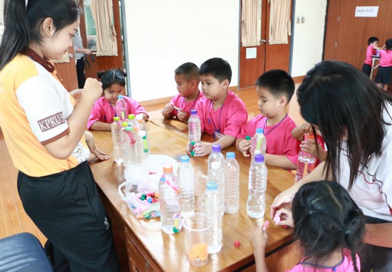 ภาพกิจกรรม คณะวิทยาศาสตร์และเทคโนโลยี จัดกิจกรรมค่ายวิทยาศาสตร์โรงเรียนสาธิตฯ ระดับชั้นอนุบาล