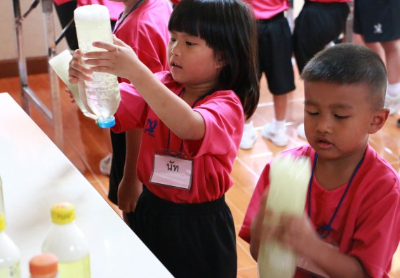 ภาพกิจกรรม คณะวิทยาศาสตร์และเทคโนโลยี จัดกิจกรรมค่ายวิทยาศาสตร์โรงเรียนสาธิตฯ ระดับชั้นอนุบาล
