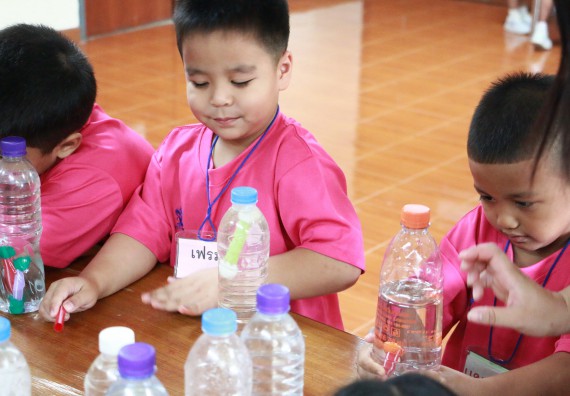 ภาพกิจกรรม คณะวิทยาศาสตร์และเทคโนโลยี จัดกิจกรรมค่ายวิทยาศาสตร์โรงเรียนสาธิตฯ ระดับชั้นอนุบาล
