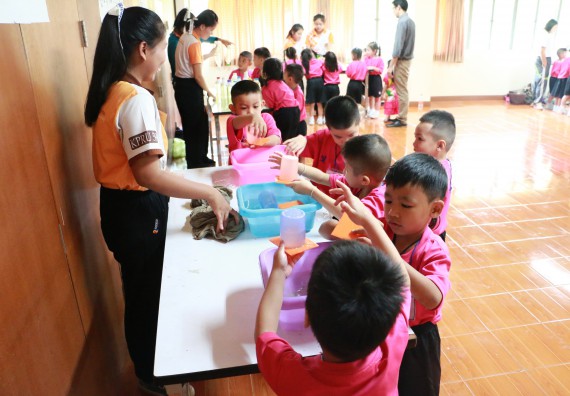 ภาพกิจกรรม คณะวิทยาศาสตร์และเทคโนโลยี จัดกิจกรรมค่ายวิทยาศาสตร์โรงเรียนสาธิตฯ ระดับชั้นอนุบาล