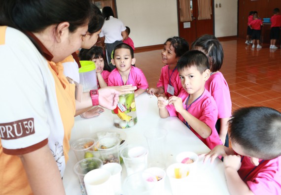 ภาพกิจกรรม คณะวิทยาศาสตร์และเทคโนโลยี จัดกิจกรรมค่ายวิทยาศาสตร์โรงเรียนสาธิตฯ ระดับชั้นอนุบาล
