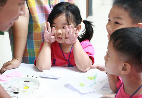 ภาพกิจกรรม คณะวิทยาศาสตร์และเทคโนโลยี จัดกิจกรรมค่ายวิทยาศาสตร์โรงเรียนสาธิตฯ ระดับชั้นอนุบาล