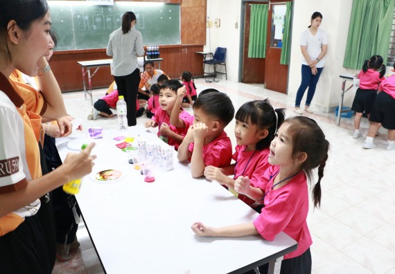 ภาพกิจกรรม คณะวิทยาศาสตร์และเทคโนโลยี จัดกิจกรรมค่ายวิทยาศาสตร์โรงเรียนสาธิตฯ ระดับชั้นอนุบาล