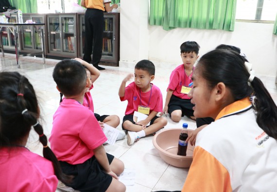 ภาพกิจกรรม คณะวิทยาศาสตร์และเทคโนโลยี จัดกิจกรรมค่ายวิทยาศาสตร์โรงเรียนสาธิตฯ ระดับชั้นอนุบาล