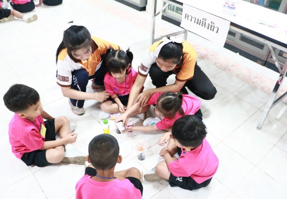 ภาพกิจกรรม คณะวิทยาศาสตร์และเทคโนโลยี จัดกิจกรรมค่ายวิทยาศาสตร์โรงเรียนสาธิตฯ ระดับชั้นอนุบาล