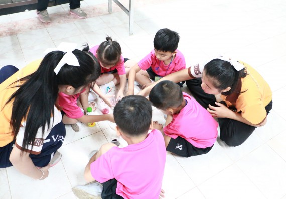 ภาพกิจกรรม คณะวิทยาศาสตร์และเทคโนโลยี จัดกิจกรรมค่ายวิทยาศาสตร์โรงเรียนสาธิตฯ ระดับชั้นอนุบาล