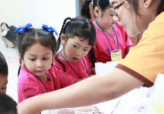 ภาพกิจกรรม คณะวิทยาศาสตร์และเทคโนโลยี จัดกิจกรรมค่ายวิทยาศาสตร์โรงเรียนสาธิตฯ ระดับชั้นอนุบาล
