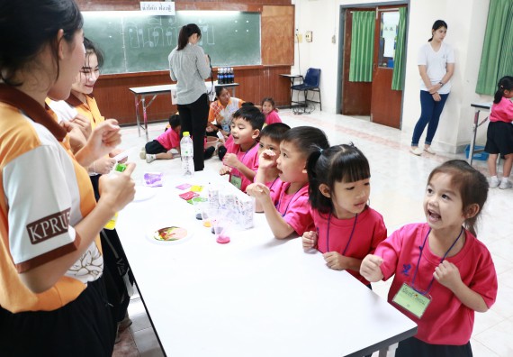 ภาพกิจกรรม คณะวิทยาศาสตร์และเทคโนโลยี จัดกิจกรรมค่ายวิทยาศาสตร์โรงเรียนสาธิตฯ ระดับชั้นอนุบาล