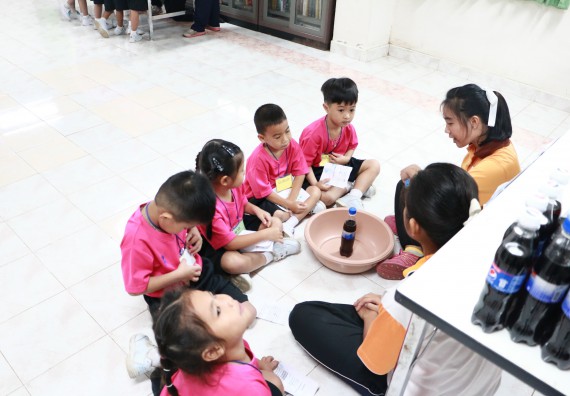ภาพกิจกรรม คณะวิทยาศาสตร์และเทคโนโลยี จัดกิจกรรมค่ายวิทยาศาสตร์โรงเรียนสาธิตฯ ระดับชั้นอนุบาล