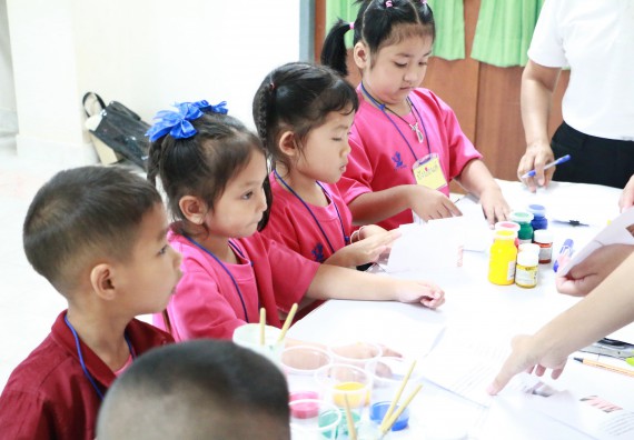 ภาพกิจกรรม คณะวิทยาศาสตร์และเทคโนโลยี จัดกิจกรรมค่ายวิทยาศาสตร์โรงเรียนสาธิตฯ ระดับชั้นอนุบาล