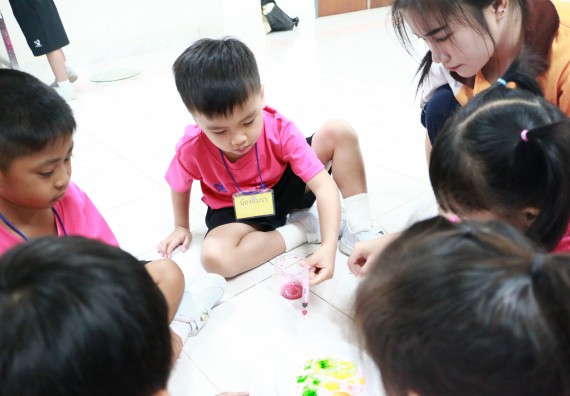 ภาพกิจกรรม คณะวิทยาศาสตร์และเทคโนโลยี จัดกิจกรรมค่ายวิทยาศาสตร์โรงเรียนสาธิตฯ ระดับชั้นอนุบาล