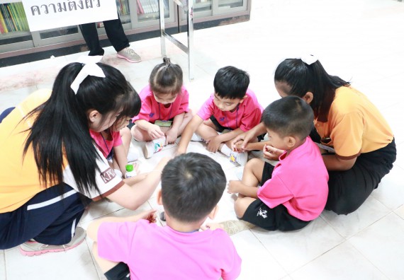 ภาพกิจกรรม คณะวิทยาศาสตร์และเทคโนโลยี จัดกิจกรรมค่ายวิทยาศาสตร์โรงเรียนสาธิตฯ ระดับชั้นอนุบาล