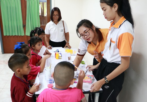 ภาพกิจกรรม คณะวิทยาศาสตร์และเทคโนโลยี จัดกิจกรรมค่ายวิทยาศาสตร์โรงเรียนสาธิตฯ ระดับชั้นอนุบาล