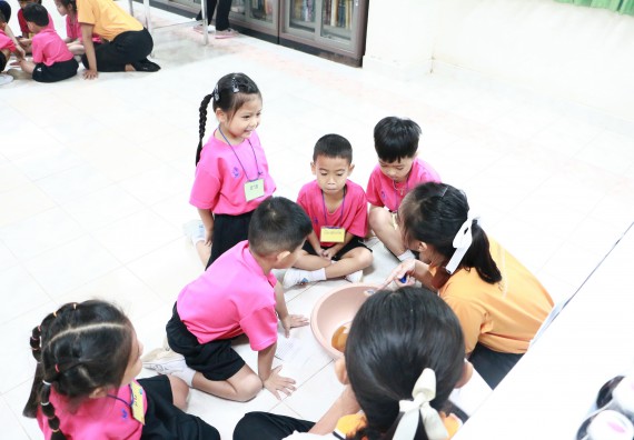 ภาพกิจกรรม คณะวิทยาศาสตร์และเทคโนโลยี จัดกิจกรรมค่ายวิทยาศาสตร์โรงเรียนสาธิตฯ ระดับชั้นอนุบาล