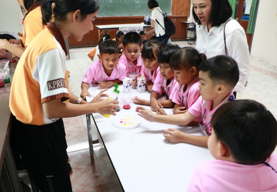 ภาพกิจกรรม คณะวิทยาศาสตร์และเทคโนโลยี จัดกิจกรรมค่ายวิทยาศาสตร์โรงเรียนสาธิตฯ ระดับชั้นอนุบาล