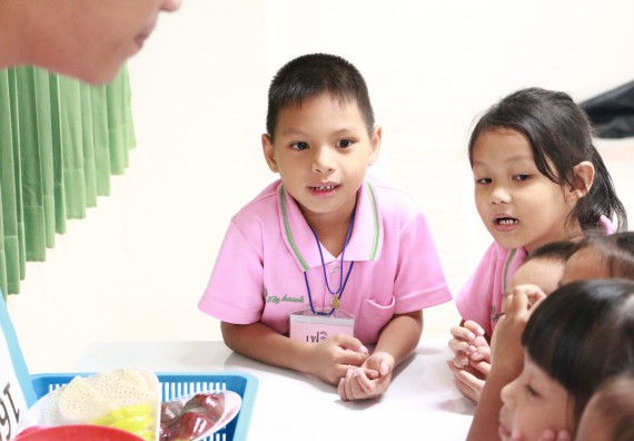 ภาพกิจกรรม คณะวิทยาศาสตร์และเทคโนโลยี จัดกิจกรรมค่ายวิทยาศาสตร์โรงเรียนสาธิตฯ ระดับชั้นอนุบาล