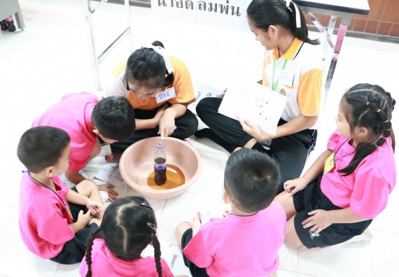 ภาพกิจกรรม คณะวิทยาศาสตร์และเทคโนโลยี จัดกิจกรรมค่ายวิทยาศาสตร์โรงเรียนสาธิตฯ ระดับชั้นอนุบาล