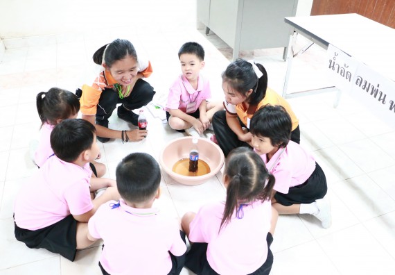 ภาพกิจกรรม คณะวิทยาศาสตร์และเทคโนโลยี จัดกิจกรรมค่ายวิทยาศาสตร์โรงเรียนสาธิตฯ ระดับชั้นอนุบาล