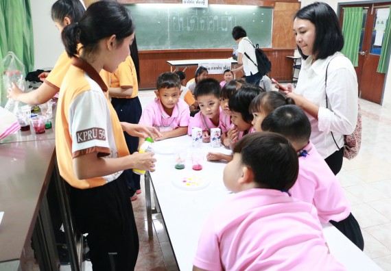 ภาพกิจกรรม คณะวิทยาศาสตร์และเทคโนโลยี จัดกิจกรรมค่ายวิทยาศาสตร์โรงเรียนสาธิตฯ ระดับชั้นอนุบาล