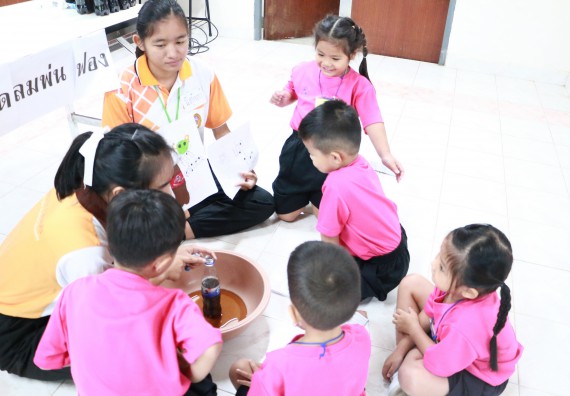 ภาพกิจกรรม คณะวิทยาศาสตร์และเทคโนโลยี จัดกิจกรรมค่ายวิทยาศาสตร์โรงเรียนสาธิตฯ ระดับชั้นอนุบาล