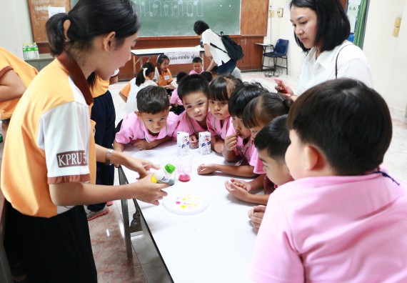 ภาพกิจกรรม คณะวิทยาศาสตร์และเทคโนโลยี จัดกิจกรรมค่ายวิทยาศาสตร์โรงเรียนสาธิตฯ ระดับชั้นอนุบาล
