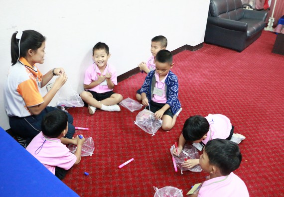 ภาพกิจกรรม คณะวิทยาศาสตร์และเทคโนโลยี จัดกิจกรรมค่ายวิทยาศาสตร์โรงเรียนสาธิตฯ ระดับชั้นอนุบาล