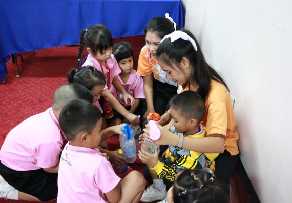 ภาพกิจกรรม คณะวิทยาศาสตร์และเทคโนโลยี จัดกิจกรรมค่ายวิทยาศาสตร์โรงเรียนสาธิตฯ ระดับชั้นอนุบาล