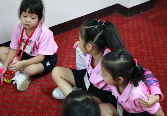 ภาพกิจกรรม คณะวิทยาศาสตร์และเทคโนโลยี จัดกิจกรรมค่ายวิทยาศาสตร์โรงเรียนสาธิตฯ ระดับชั้นอนุบาล