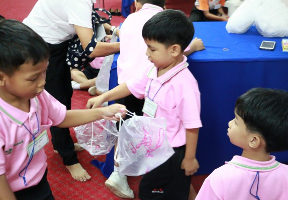 ภาพกิจกรรม คณะวิทยาศาสตร์และเทคโนโลยี จัดกิจกรรมค่ายวิทยาศาสตร์โรงเรียนสาธิตฯ ระดับชั้นอนุบาล