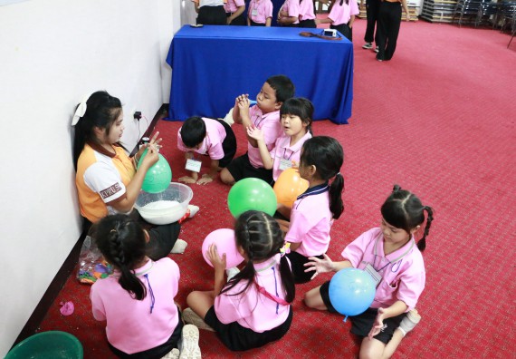 ภาพกิจกรรม คณะวิทยาศาสตร์และเทคโนโลยี จัดกิจกรรมค่ายวิทยาศาสตร์โรงเรียนสาธิตฯ ระดับชั้นอนุบาล