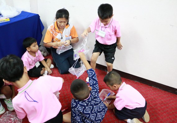 ภาพกิจกรรม คณะวิทยาศาสตร์และเทคโนโลยี จัดกิจกรรมค่ายวิทยาศาสตร์โรงเรียนสาธิตฯ ระดับชั้นอนุบาล