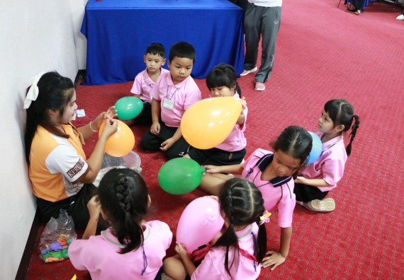 ภาพกิจกรรม คณะวิทยาศาสตร์และเทคโนโลยี จัดกิจกรรมค่ายวิทยาศาสตร์โรงเรียนสาธิตฯ ระดับชั้นอนุบาล