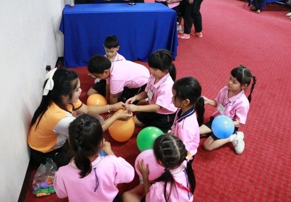 ภาพกิจกรรม คณะวิทยาศาสตร์และเทคโนโลยี จัดกิจกรรมค่ายวิทยาศาสตร์โรงเรียนสาธิตฯ ระดับชั้นอนุบาล