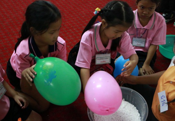 ภาพกิจกรรม คณะวิทยาศาสตร์และเทคโนโลยี จัดกิจกรรมค่ายวิทยาศาสตร์โรงเรียนสาธิตฯ ระดับชั้นอนุบาล