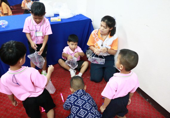 ภาพกิจกรรม คณะวิทยาศาสตร์และเทคโนโลยี จัดกิจกรรมค่ายวิทยาศาสตร์โรงเรียนสาธิตฯ ระดับชั้นอนุบาล