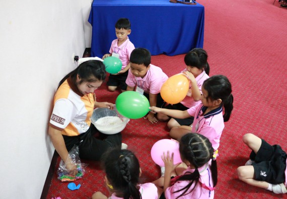 ภาพกิจกรรม คณะวิทยาศาสตร์และเทคโนโลยี จัดกิจกรรมค่ายวิทยาศาสตร์โรงเรียนสาธิตฯ ระดับชั้นอนุบาล