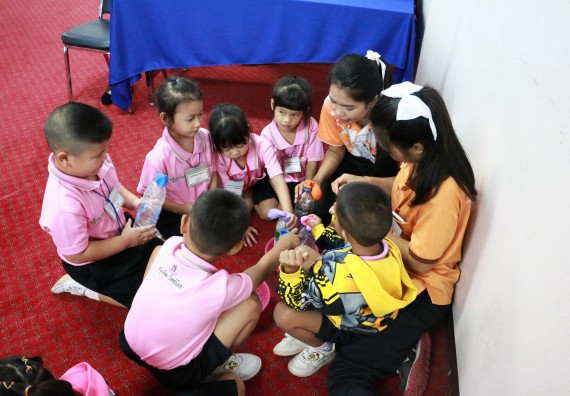 ภาพกิจกรรม คณะวิทยาศาสตร์และเทคโนโลยี จัดกิจกรรมค่ายวิทยาศาสตร์โรงเรียนสาธิตฯ ระดับชั้นอนุบาล