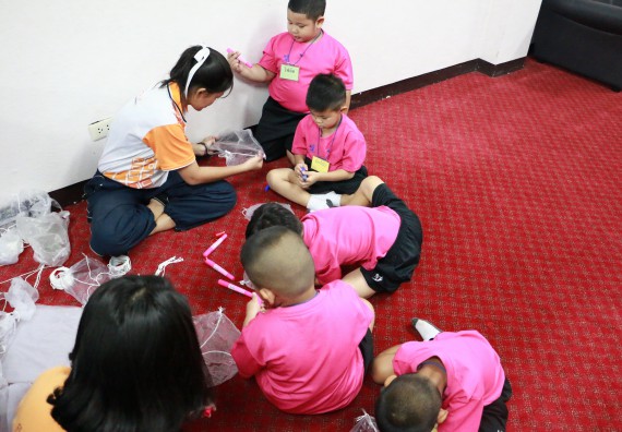 ภาพกิจกรรม คณะวิทยาศาสตร์และเทคโนโลยี จัดกิจกรรมค่ายวิทยาศาสตร์โรงเรียนสาธิตฯ ระดับชั้นอนุบาล