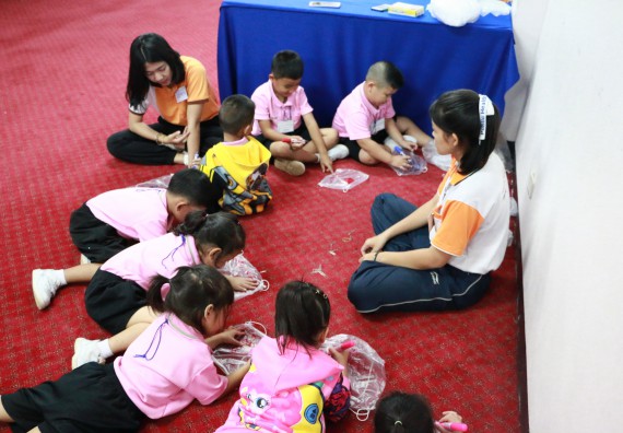 ภาพกิจกรรม คณะวิทยาศาสตร์และเทคโนโลยี จัดกิจกรรมค่ายวิทยาศาสตร์โรงเรียนสาธิตฯ ระดับชั้นอนุบาล