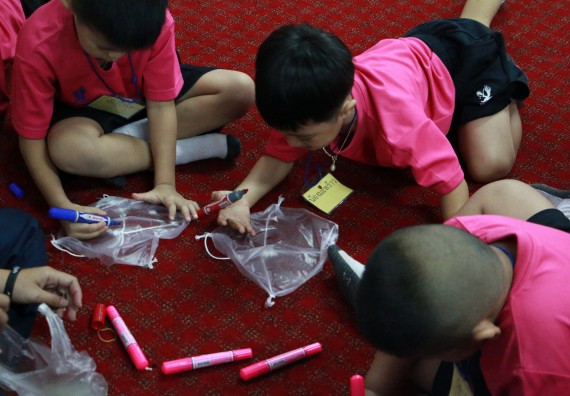 ภาพกิจกรรม คณะวิทยาศาสตร์และเทคโนโลยี จัดกิจกรรมค่ายวิทยาศาสตร์โรงเรียนสาธิตฯ ระดับชั้นอนุบาล