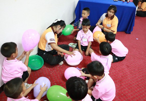 ภาพกิจกรรม คณะวิทยาศาสตร์และเทคโนโลยี จัดกิจกรรมค่ายวิทยาศาสตร์โรงเรียนสาธิตฯ ระดับชั้นอนุบาล