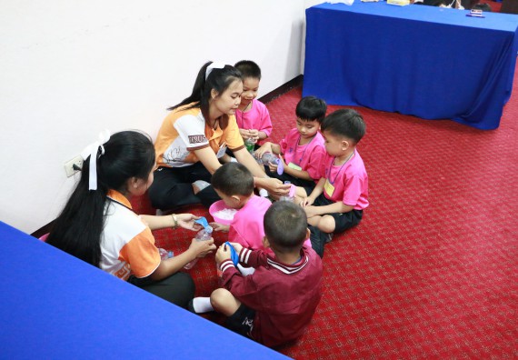 ภาพกิจกรรม คณะวิทยาศาสตร์และเทคโนโลยี จัดกิจกรรมค่ายวิทยาศาสตร์โรงเรียนสาธิตฯ ระดับชั้นอนุบาล